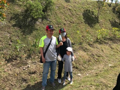 社區居民進行道路兩側春不老綠籬的補植 (3) 